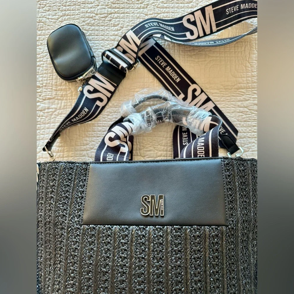 New Steve Madden Black Textured Tote Handbag with an Adjustable/Detachable Stap - Picture 2 of 7